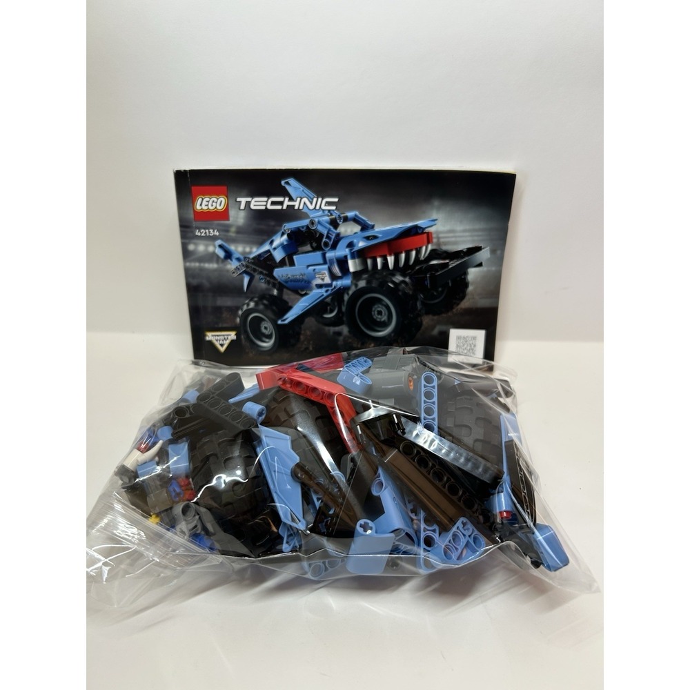 LEGO 42134 Technic Monster Jam Megalodon 2-in-1 Set 100% Complete *READ* - Picture 5 of 6